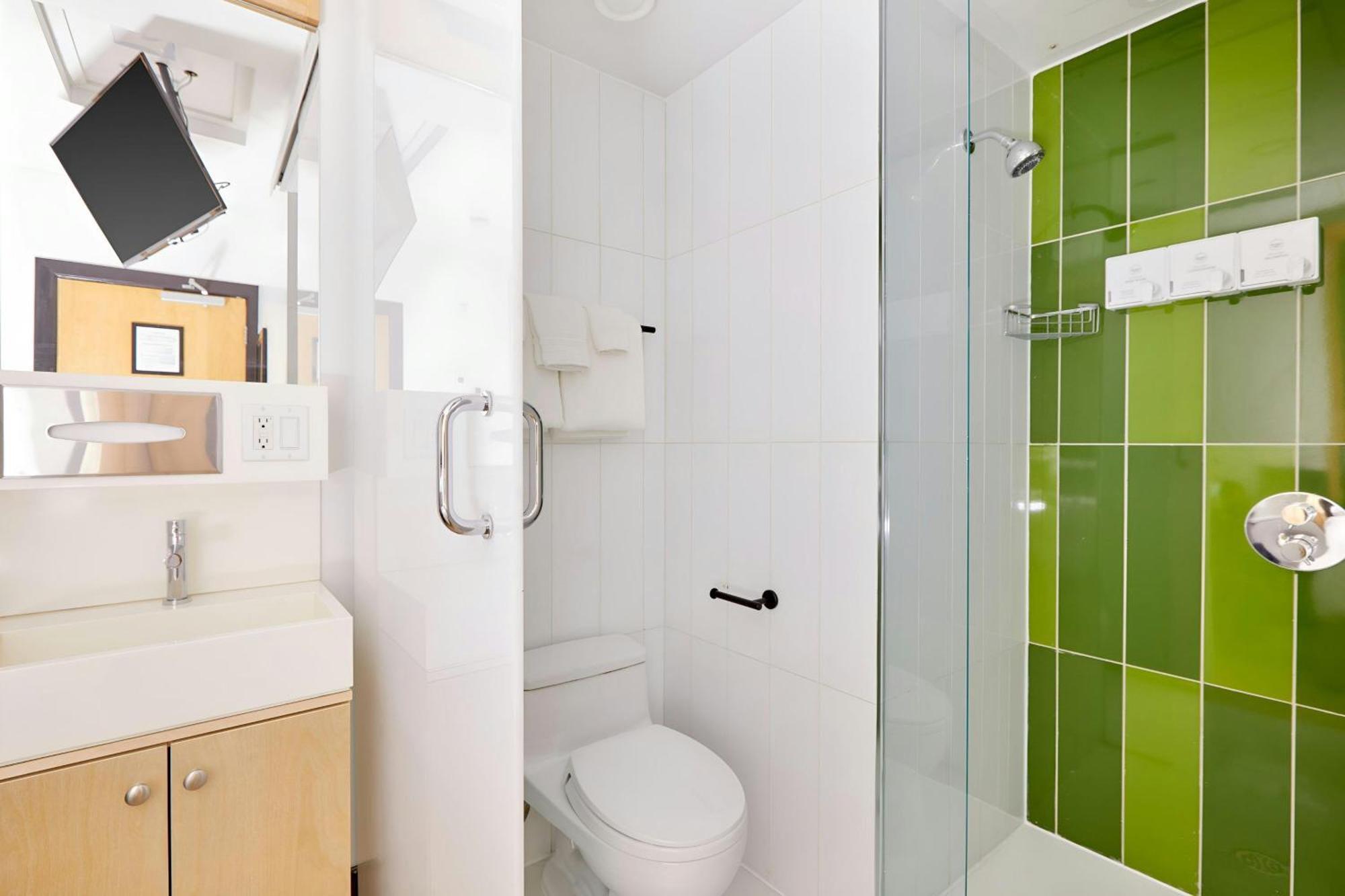 The Beverley Hotel Queen West, Sonder By Marriott Bonvoy Hotel Toronto